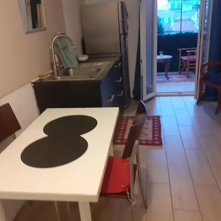 Calme Avec Terrasse Apartamento